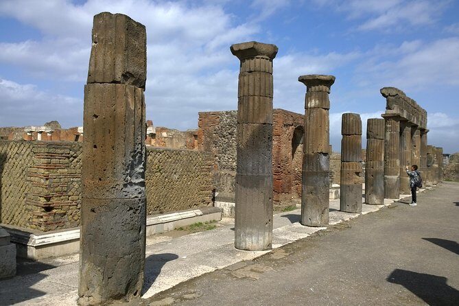 Private daytour medieval castles from Civitavecchia port - Rolando: why the driving experience can make or break the day