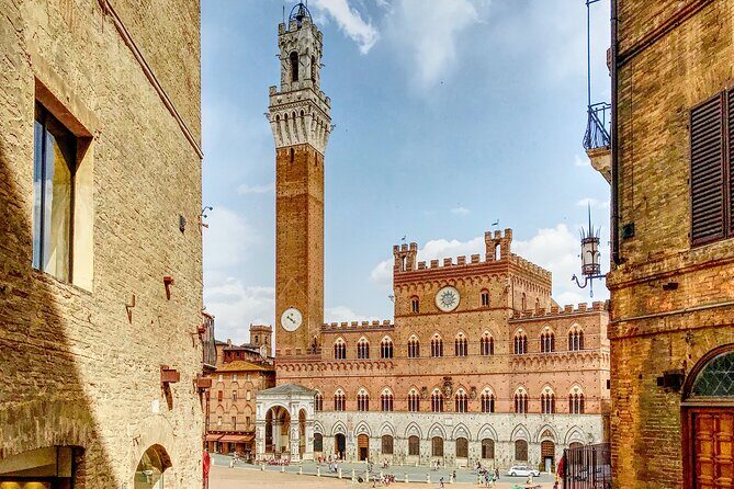 Private Experience Tuscany Tour from Rome - San Gimignano in an hour: 13 towers and two squares that anchor the town