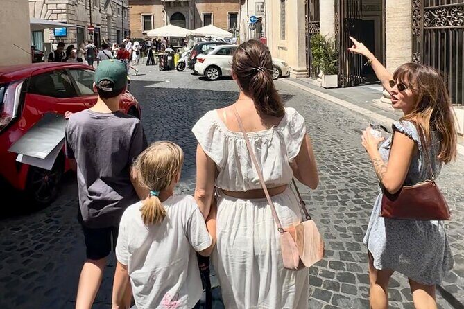Private Family Scavenger Hunt & Art Lab Tour – Rome Landmarks - The On-the-Spot Art Lab: Supplies, Cushions, and Parent Participation