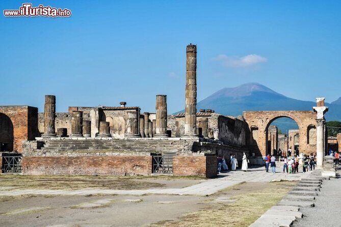 Private Full-Day Tour Sorrento, Positano, and Pompeii - Sorrento for an Hour: Torquato Tasso Square and Lemon-Theme Shopping