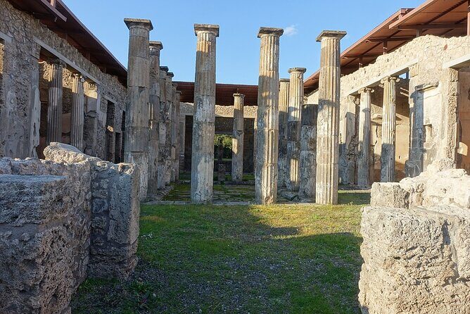 Private Full Day Tour to Pompeii and Amalfi Coast from Rome in Fast Train - Meeting your driver at Napoli Centrale without the scramble