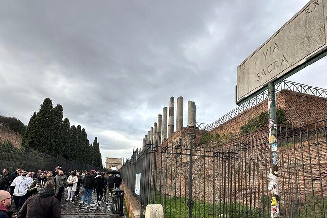 Private Full Guided Tour of Colosseum Roman Forum & Palatine Hill - Price and what you are actually buying