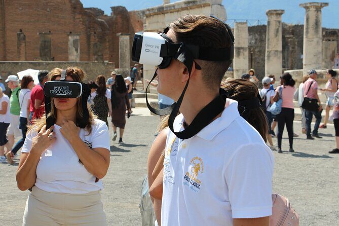 Private Guided Tour and VR Headsets in the Ancient Pompeii - VR Headsets: 360° Views of Pompeii Before AD 79