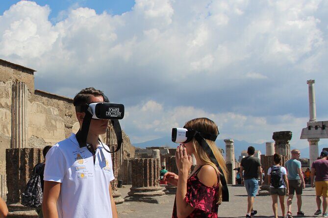 Private Guided Tour and VR Headsets in the Ancient Pompeii - Piazza Esedra Meet-Up: Easy to Find, Easy to Start