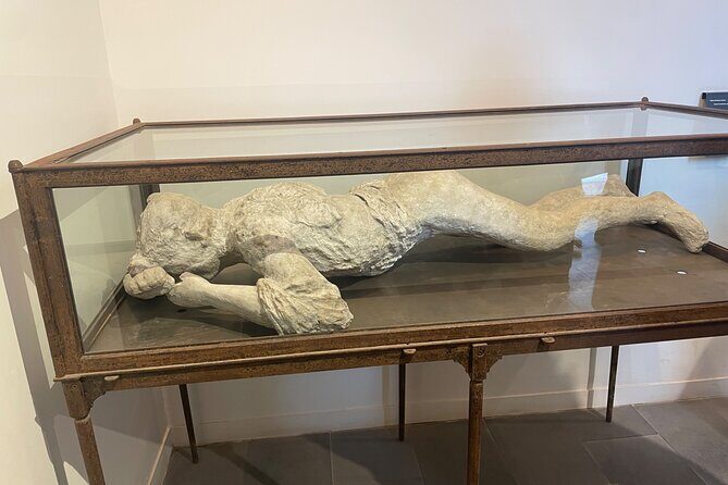 Private Guided Tour of Pompeii Excavations - Guides who explain life in Pompeii (Maria, Rosaria, and the Max Travel team)