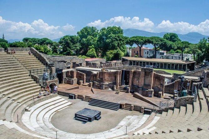 Private Guided Tour of Pompeii. Sunset Tour - Via dell’Abbondanza and Teatro Grande: the city’s public stage