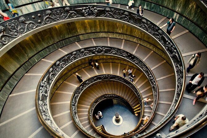 Private Guided Tour of Vatican Museums & Sistine Chapel - St. Peter’s Basilica without repeating security: Bernini canopy to the dome