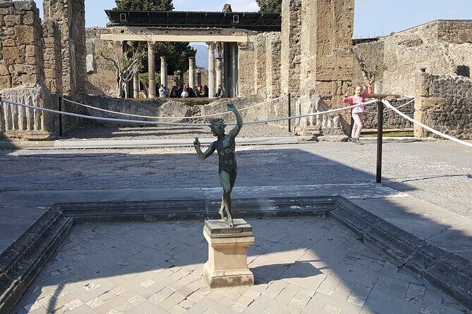 Private half-day tour with expert guide in the archaeological site of Pompeii - Entering Pompeii Archaeological Park with Skip-the-Line Time