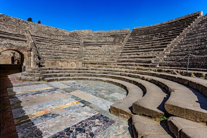 Private Pompeii and Vesuvius with Wine Tasting and Full Tickets - Elite homes and a peek into real neighborhoods