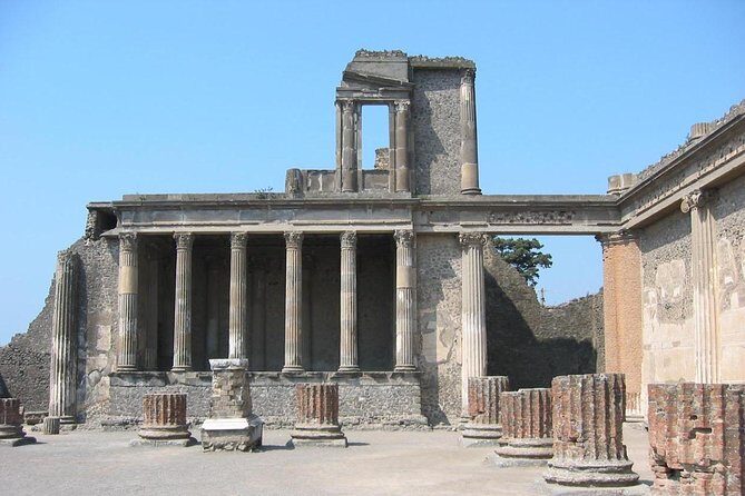 Private Pompeii Tour with 3D Virtual Reality Headset - Tour Assistant Only - Tour Assistant vs. Licensed Guide: The Limits You Should Know