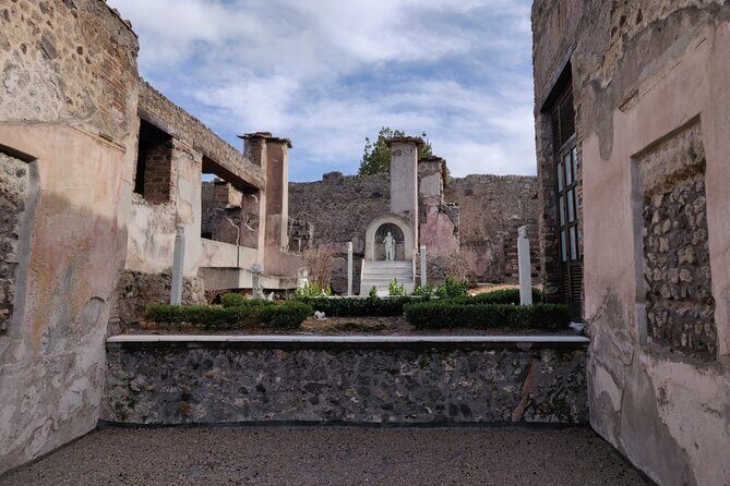 Private Pompeii Tour with Fast-Entrance Tickets to the Ruins & Exclusive Guide - Who this private Pompeii tour is best for
