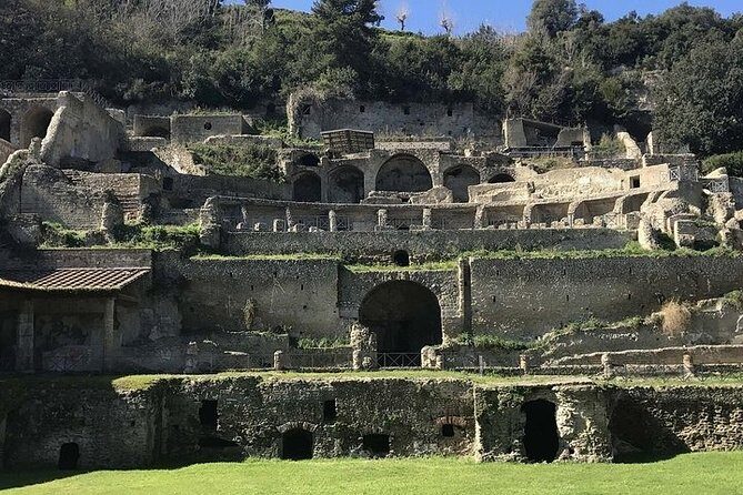 Private Tour from Naples to Phlegrean Fields, Pozzuoli, and Cuma - Cuma: why the amphitheatre steals the hour