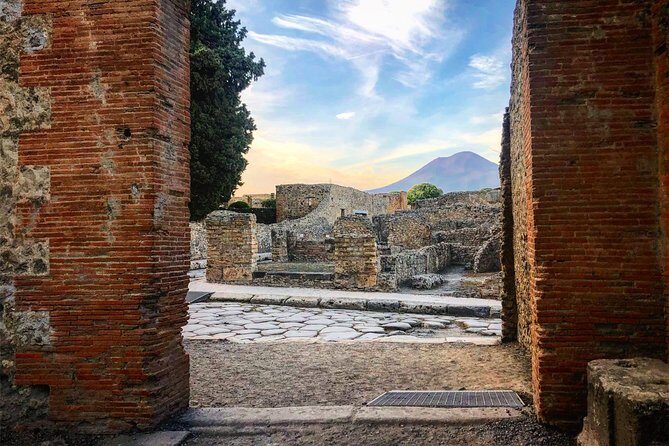 Private Tour of Pompeii with Skip-the-Line Access - English-guided Pompeii: how the best guides keep questions alive