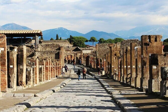 Private Tour Pompeii and Sorrento from Naples - Timing, traffic, and cruise-day stress near Sorrento