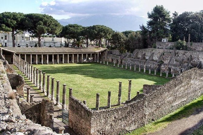 Private Tour Rome to Pompeii in private vehicle or fast train - Rome to Pompeii: luxury car vs fast train (and why it matters)