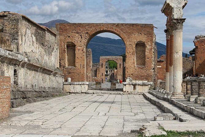 Private Tour Rome to Pompeii in private vehicle or fast train - Lunch in modern Pompeii: plan for real food, not included magic