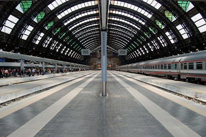 Private transfer from Naples to Rome / Airport Leonardo da Vinci - How the meet-and-greet works at Naples Railway Station
