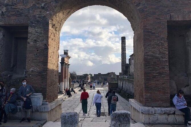 Private transfer from Napoli to Sorrento with stopover in Pompeii ruins - Naples to Sorrento with a Pompeii stop that actually fits