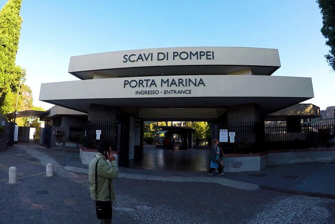 Private Transfer Naples to Sorrento with option of a Stop in Pompeii - What the ride feels like: deluxe vehicles, AC, onboard Wi‑Fi, and meet-up points