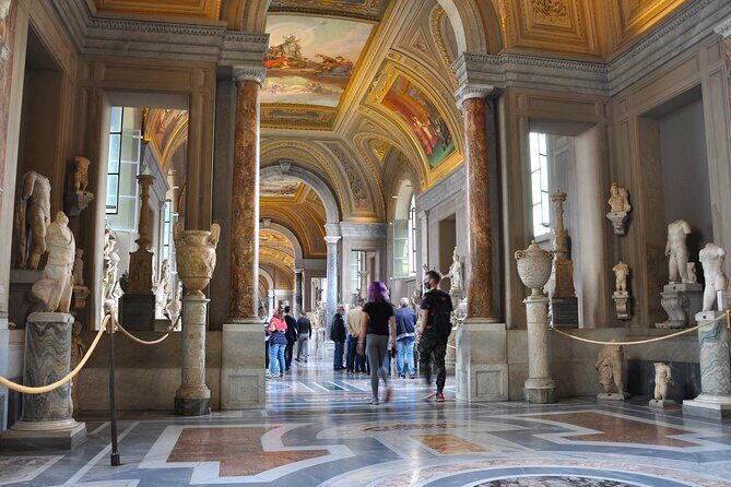 PRIVATE Vatican, Sistine Chapel & St. Peter's Basilica (shortcut) - Laocoön and the sculpture courts: your setup for the Sistine Chapel
