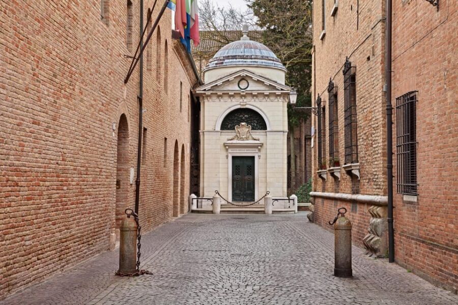 Ravenna: Private City Top Sights and Monuments Walking Tour - Ravenna mosaics: why this city looks so different