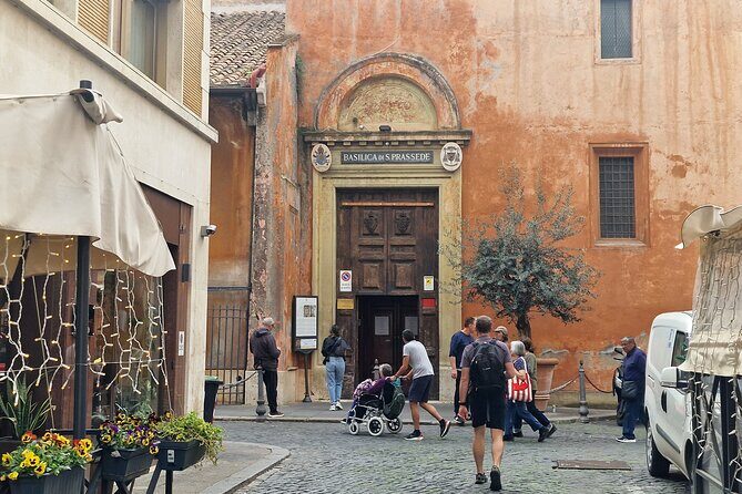 Relics from Passion of the Christ Tour in Rome - Stop 4: San Giovanni in Laterano and the symbolism above the high altar