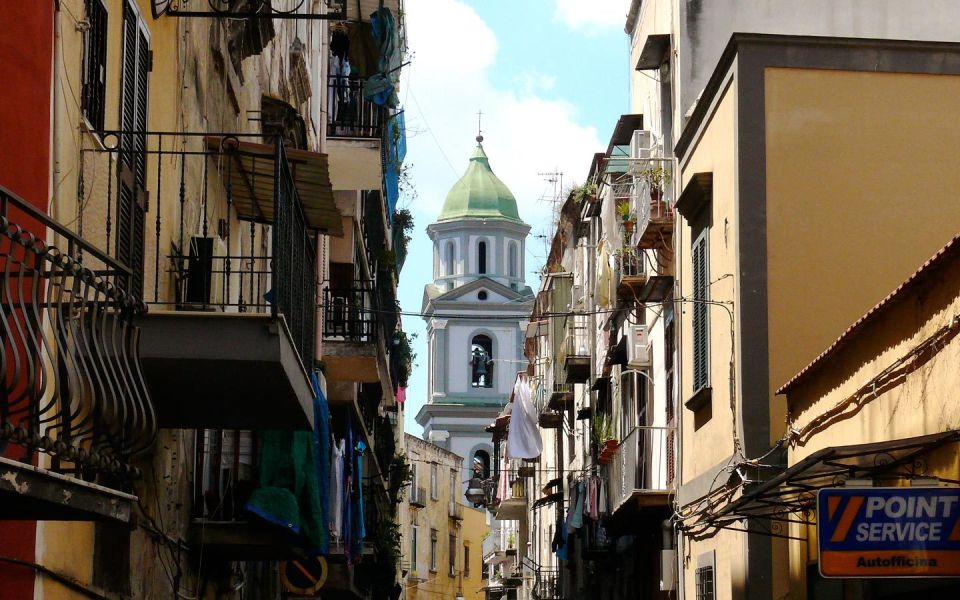 Rione Sanità tour among baroque, revival, street art & food - The food stops: fried pizza and Fiocco di neve with real Neapolitan coffee