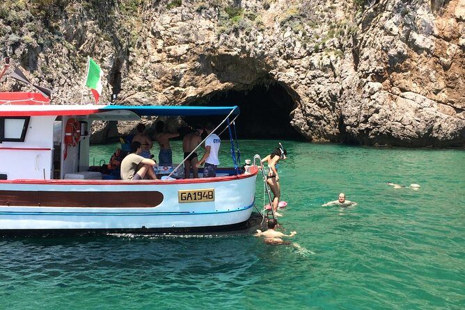 "Riviera di Ulisse" tour from Sperlonga to Gaeta - Blue Grotto swim and snorkeling: the first big water payoff