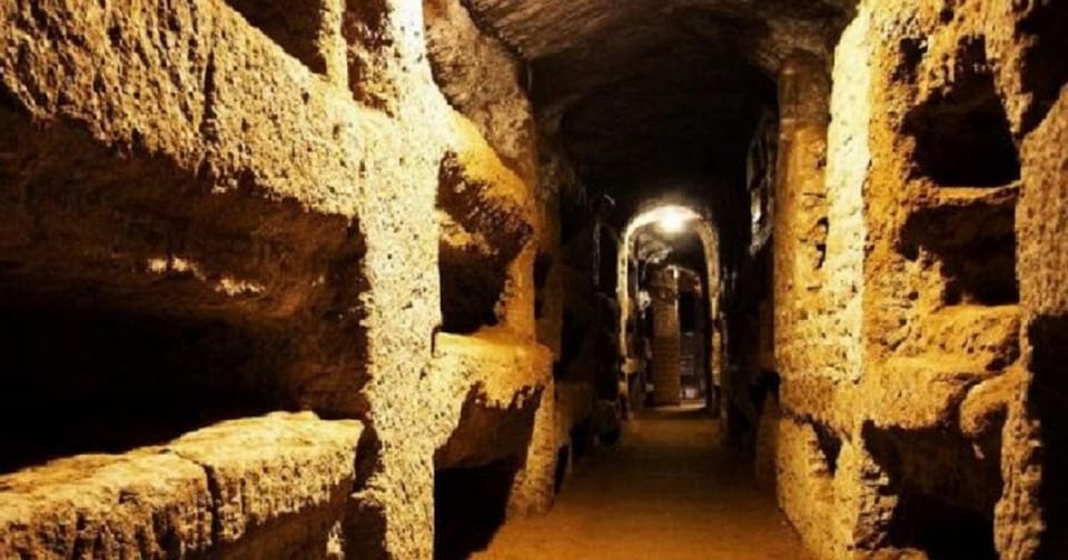Roma: DELUXE Appian Way Bike Tour, Catacombs Visit & Lunch - Caffarella Park lunch (or food break) where the day resets