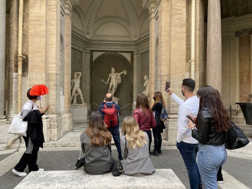 Roma Museo Vaticano y Capilla Sixtina Tour guiado - Skip-the-line entry and the pace you’ll be moving at