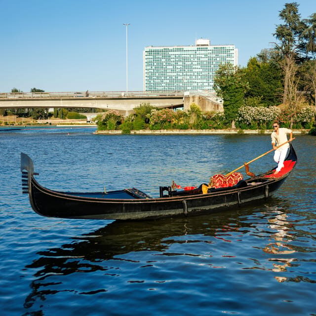 Roma: The one and only Roma Gondola tours on the lake! - Price and Value: Is $39.86 for 30 Minutes a Fair Trade?