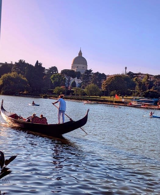 Roma: The one and only Roma Gondola tours on the lake! - What to Bring, What Not to Bring, and Rain Reality