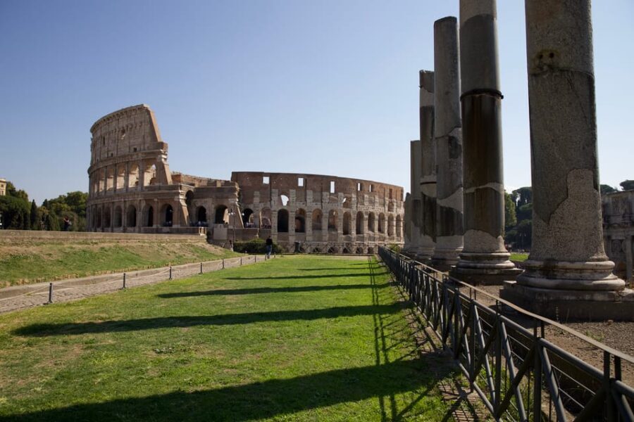 Rome: 1-Hour Fast Colosseum Tour - Photo strategy: how to get shots without feeling like a tourist