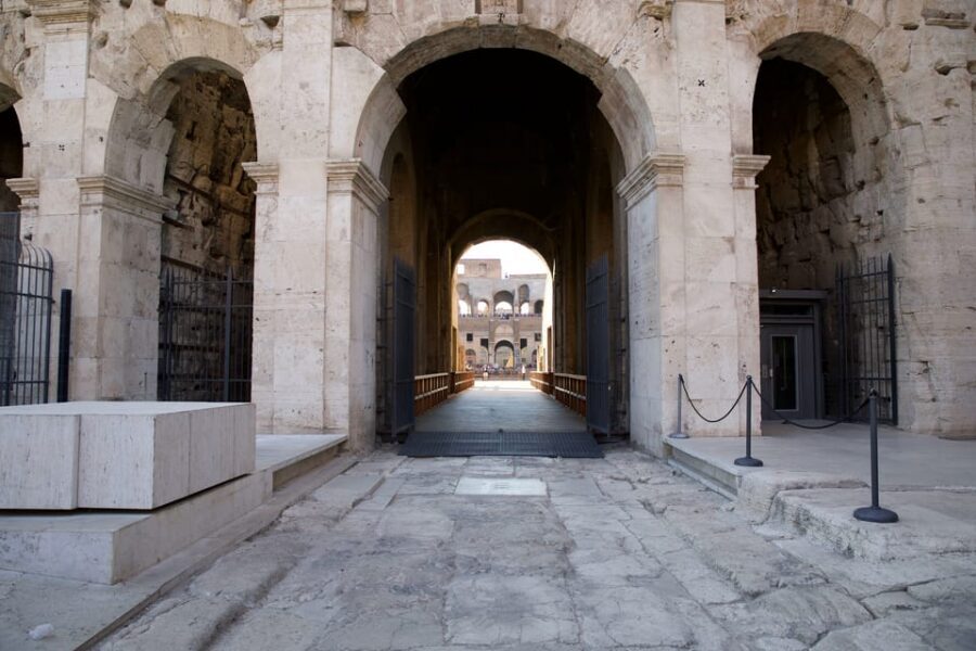 Rome: 1-Hour Fast Colosseum Tour - Group flow and “keeping up” reality