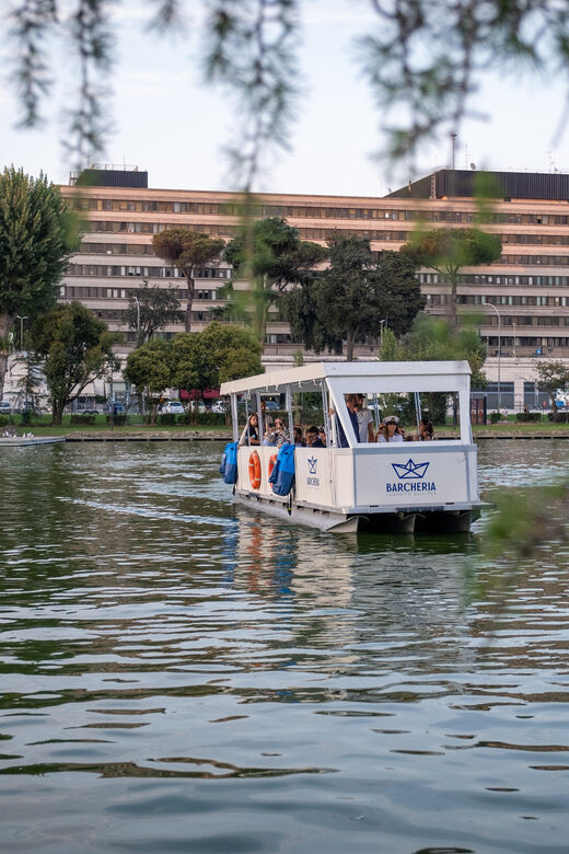 Rome: 30-minute boat tour to Laghetto dell'Eur - A 30-minute Laghetto dellEur cruise that actually feels relaxing