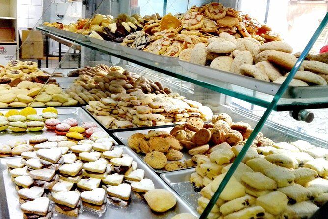Rome: 4-hours Trastevere by Night Food, Wine and Sightseeing Tour - Trastevere at night: why this 4-hour plan makes sense