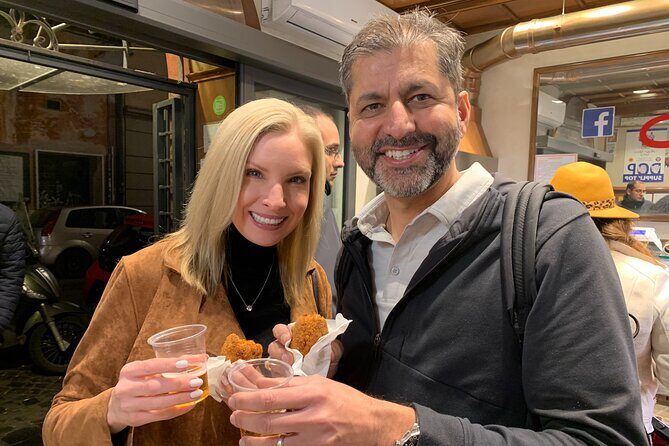 Rome: 4-hours Trastevere by Night Food, Wine and Sightseeing Tour - Piazza Trilussa: starting with the appetite and the atmosphere