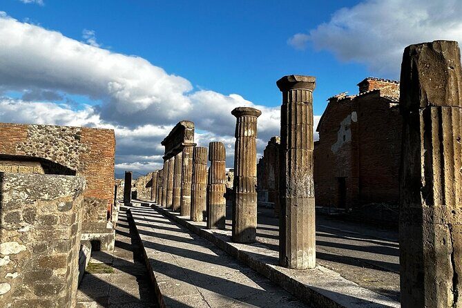 Rome Airport Transfer to Pompeii Tour to Amalfi, Ravello, Minori - Private Minivan Comfort and Why Up To 19 People Is a Sweet Spot