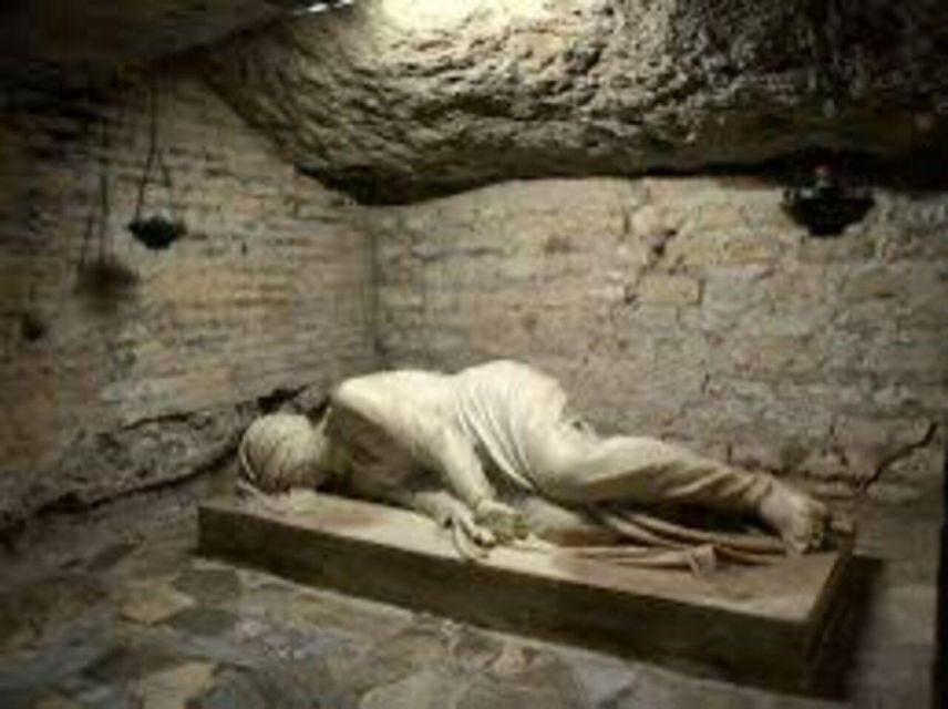Rome: Appian Catacombs tour with transfere - What you do on the ground: the guided group tour