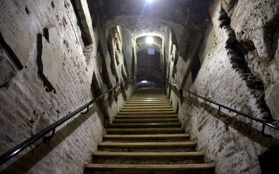 Rome: Appian Way and Catacombs VIP Tour with Hotel Pickup - Catacombs of St. Callixtus: Early Christian Art, Up Close and Unusual