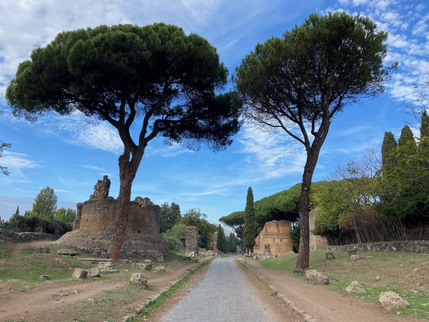 Rome: Appian Way Guided Tour on E-Bike with italian Aperitif - The farmhouse aperitif: local products and wine break mid-ride