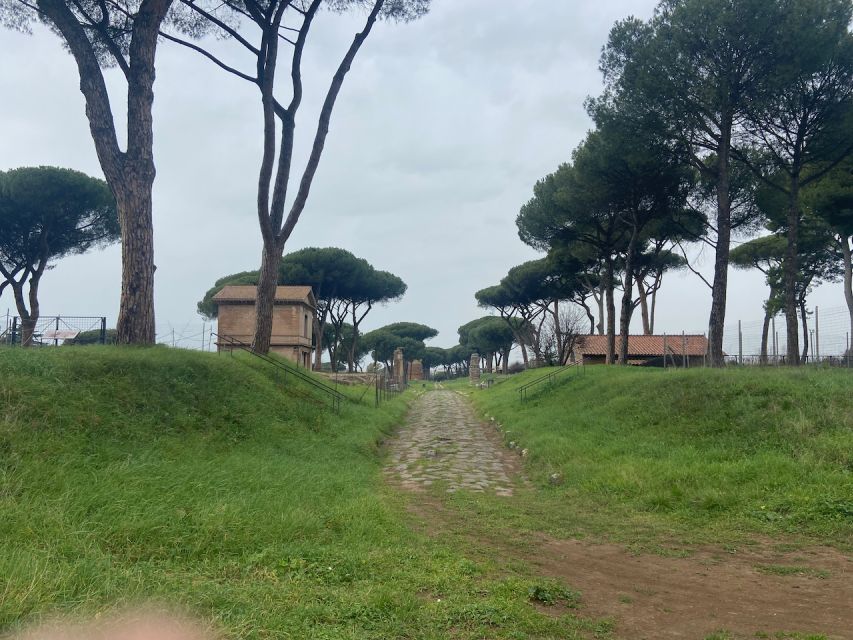 Rome: Appian Way Guided Tour on E-Bike with italian Aperitif - What the group size and guide style actually change