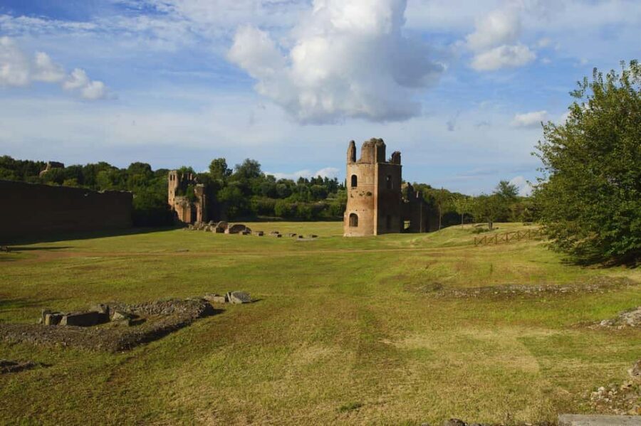 Rome: Appian Way & Roman Aqueducts Guided E-Bike Tour - Following the aqueducts: Parco degli Acquedotti gets the outdoors right