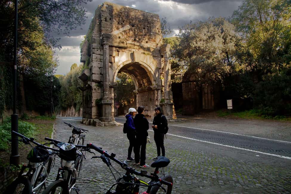 Rome: Appian Way Underground Catacombs Bike Tour with Lunch - Why the Appian Way by e-bike feels like a different Rome