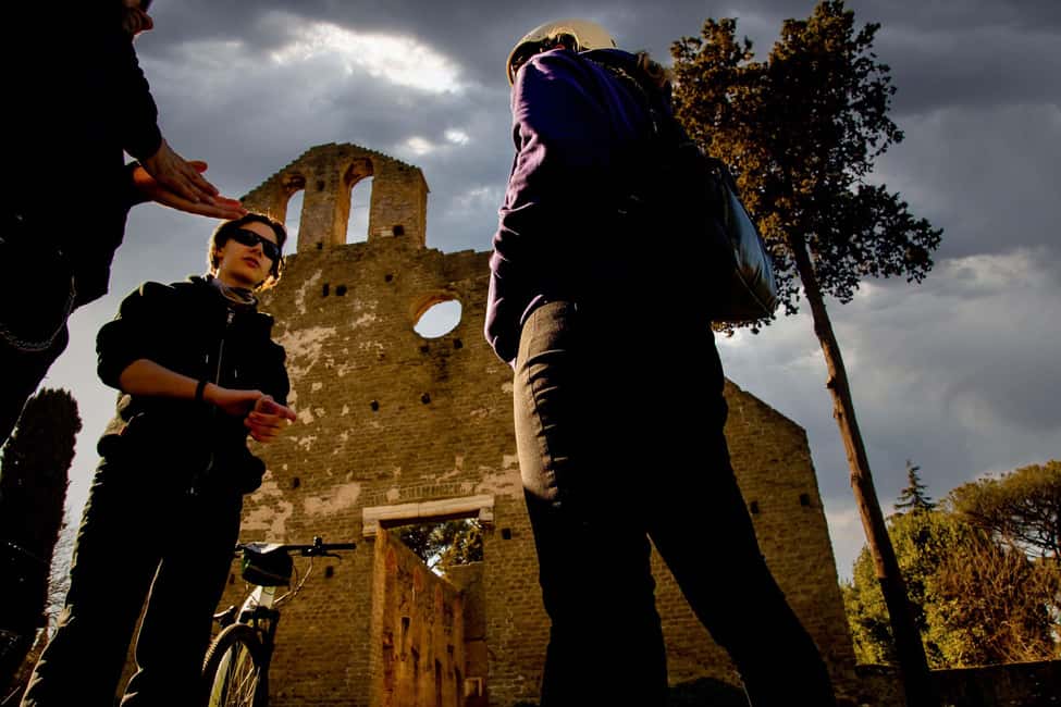 Rome: Appian Way Underground Catacombs Bike Tour with Lunch - San Callisto Catacombs: what the guide helps you see underground