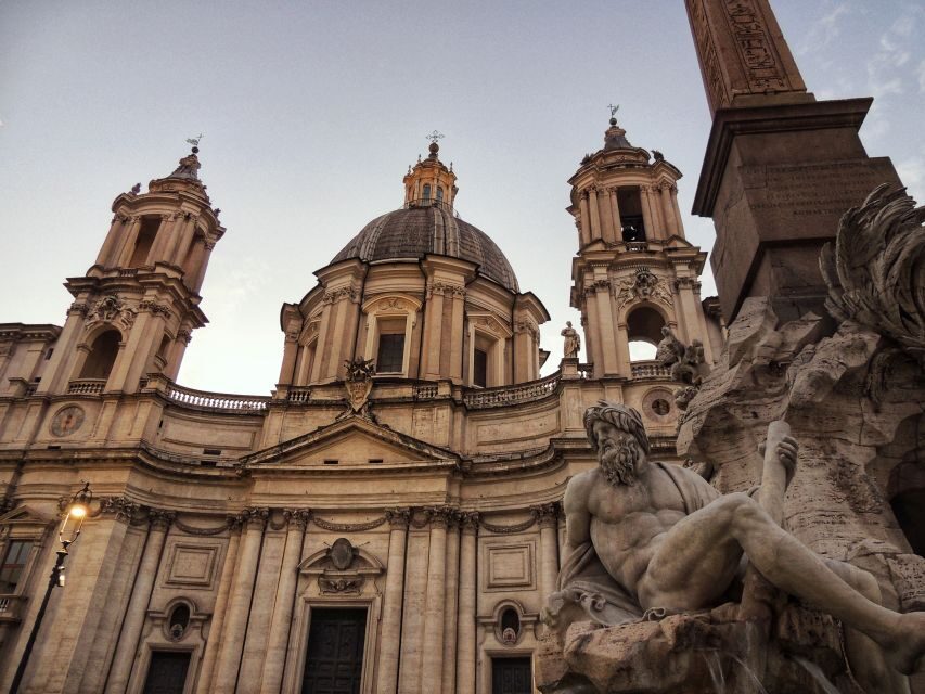 Rome at Twilight Tour Among the Piazzas and Fountains - Temple of Hadrian: a quick guided moment with serious presence
