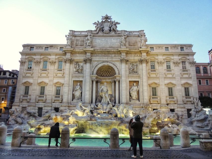 Rome at Twilight Tour Among the Piazzas and Fountains - Trevi Fountain: the Baroque theater moment