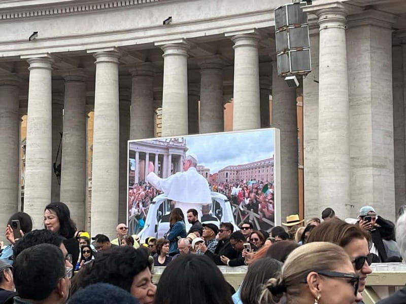 Rome: Audience Pope Leo XIV with guided tour - How your guide turns St. Peter’s Square into something you can read