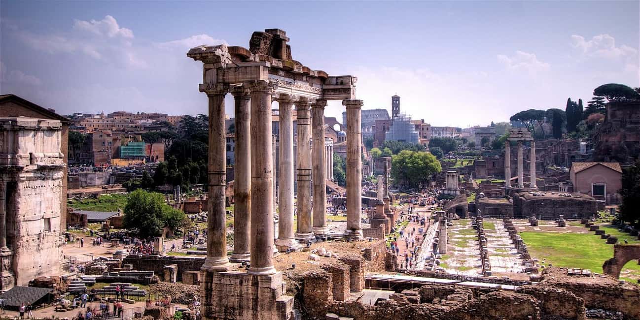 Rome: Audio guide of the Roman Forum - Finding the right door: entrance near the Arch of Titus