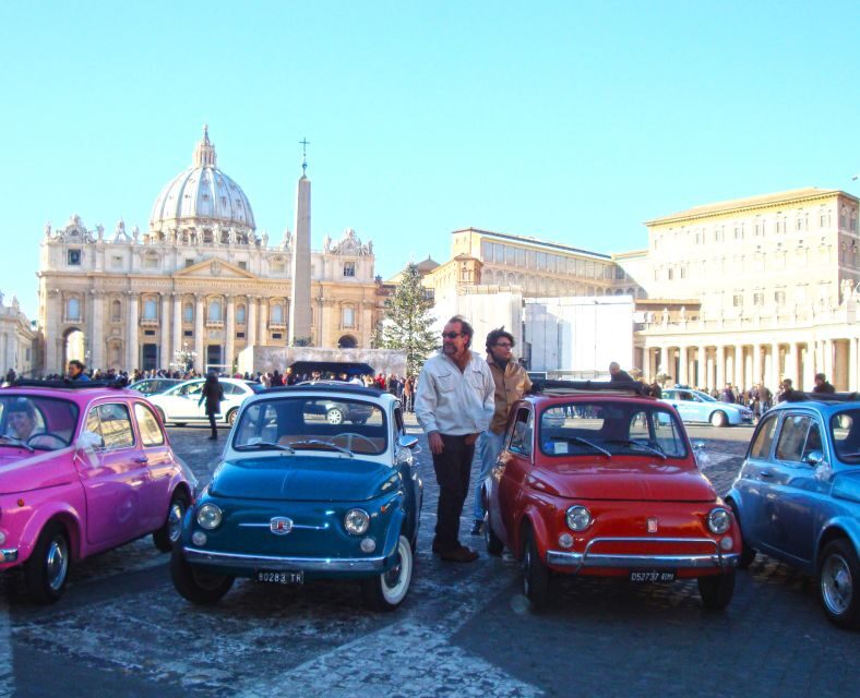 Rome: Aventine Hill Tour in Vintage Fiat 500 Convoy - The Keyhole of Malta at Piazza dei Cavalieri di Malta: A Photo With a Target